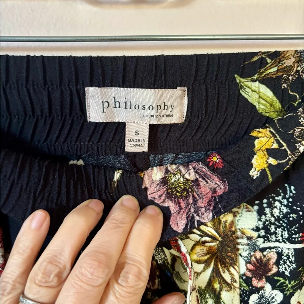 Black floral flowy pants by Philosophy - Picture 2 of 7